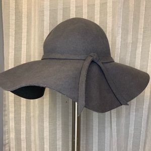 Gray versatile floppy hat